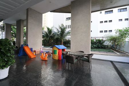 Apartamento para alugar com 196m², 4 quartos e 2 vagas Apartamento para alugar com 196m², 4 quartos e 2 vagasÁrea comum - Playground