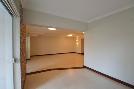 Apartamento para alugar com 196m², 4 quartos e 2 vagas Apartamento para alugar com 196m², 4 quartos e 2 vagasSala