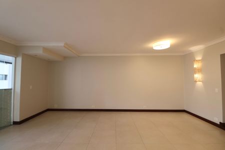 Apartamento para alugar com 196m², 4 quartos e 2 vagas Apartamento para alugar com 196m², 4 quartos e 2 vagasSala