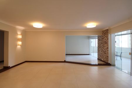 Apartamento para alugar com 196m², 4 quartos e 2 vagas Apartamento para alugar com 196m², 4 quartos e 2 vagasSala