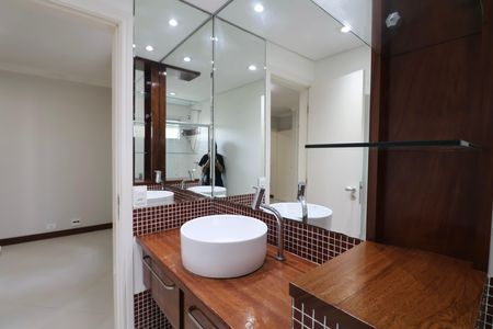 Apartamento para alugar com 196m², 4 quartos e 2 vagas Apartamento para alugar com 196m², 4 quartos e 2 vagasBanheiro Suíte