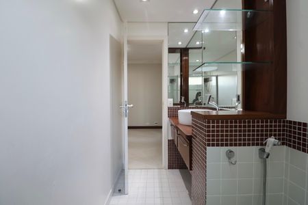 Apartamento para alugar com 196m², 4 quartos e 2 vagas Apartamento para alugar com 196m², 4 quartos e 2 vagasBanheiro Suíte