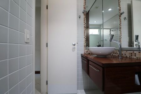 Apartamento para alugar com 196m², 4 quartos e 2 vagas Apartamento para alugar com 196m², 4 quartos e 2 vagasBanheiro Suíte 3