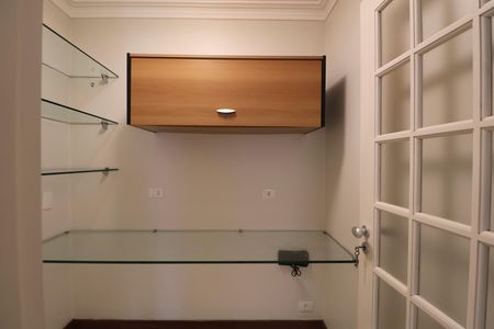 Apartamento para alugar com 196m², 4 quartos e 2 vagas Apartamento para alugar com 196m², 4 quartos e 2 vagasQuarto
