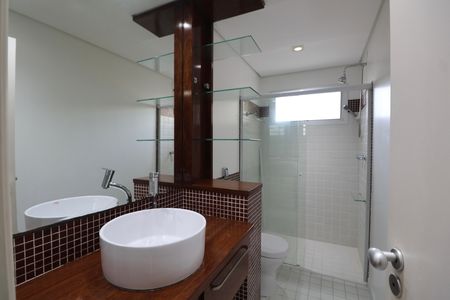 Apartamento para alugar com 196m², 4 quartos e 2 vagas Apartamento para alugar com 196m², 4 quartos e 2 vagasBanheiro Suíte