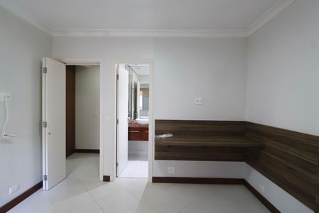 Apartamento para alugar com 196m², 4 quartos e 2 vagas Apartamento para alugar com 196m², 4 quartos e 2 vagas Suíte 3