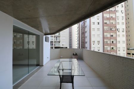 Apartamento para alugar com 196m², 4 quartos e 2 vagas Apartamento para alugar com 196m², 4 quartos e 2 vagasVaranda
