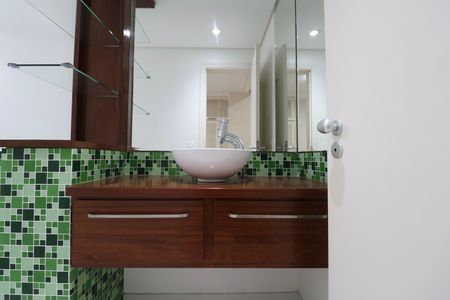 Apartamento para alugar com 196m², 4 quartos e 2 vagas Apartamento para alugar com 196m², 4 quartos e 2 vagasBanheiro Suíte 2