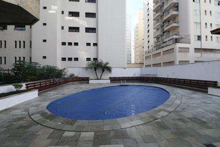 Apartamento para alugar com 196m², 4 quartos e 2 vagas Apartamento para alugar com 196m², 4 quartos e 2 vagasÁrea comum - Piscina