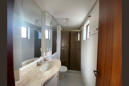 Apartamento à venda com 110m², 4 quartos e 2 vagas Apartamento à venda com 110m², 4 quartos e 2 vagasBanheiro da Suíte