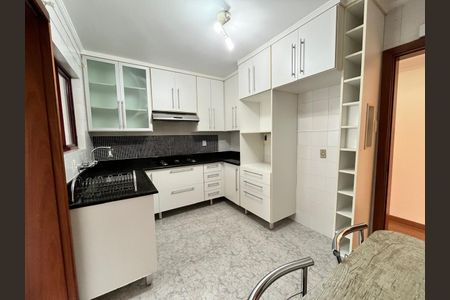 Apartamento à venda com 110m², 4 quartos e 2 vagas Apartamento à venda com 110m², 4 quartos e 2 vagasCozinha