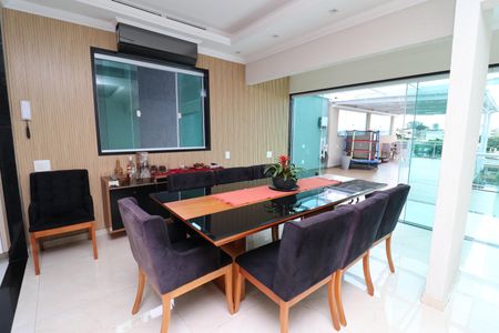 Casa à venda com 600m², 4 quartos e 2 vagasSala