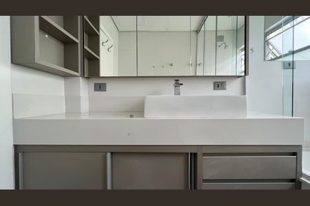 Apartamento à venda com 337m², 4 quartos e 4 vagas Apartamento à venda com 337m², 4 quartos e 4 vagasBanheiro da Suíte