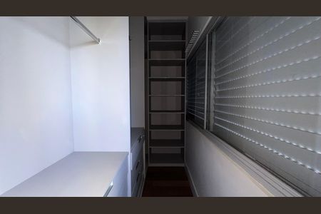 Apartamento à venda com 337m², 4 quartos e 4 vagas Apartamento à venda com 337m², 4 quartos e 4 vagasCloset 1 da suite