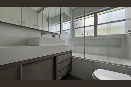 Apartamento à venda com 337m², 4 quartos e 4 vagas Apartamento à venda com 337m², 4 quartos e 4 vagasBanheiro da Suíte