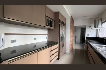Apartamento à venda com 337m², 4 quartos e 4 vagas Apartamento à venda com 337m², 4 quartos e 4 vagasCozinha 2