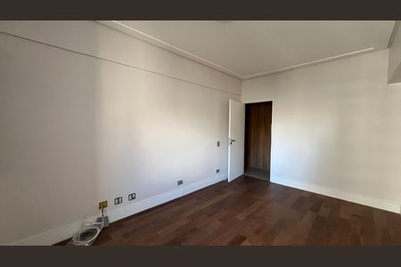 Apartamento à venda com 337m², 4 quartos e 4 vagas Apartamento à venda com 337m², 4 quartos e 4 vagasQuarto 1