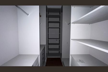 Apartamento à venda com 337m², 4 quartos e 4 vagas Apartamento à venda com 337m², 4 quartos e 4 vagasCloset 2 da suite
