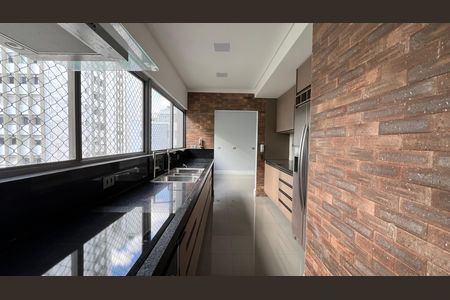 Apartamento à venda com 337m², 4 quartos e 4 vagas Apartamento à venda com 337m², 4 quartos e 4 vagasCozinha 2