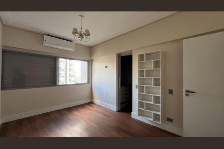 Apartamento à venda com 337m², 4 quartos e 4 vagas Apartamento à venda com 337m², 4 quartos e 4 vagasQuarto 2