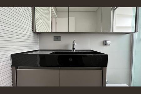 Apartamento à venda com 337m², 4 quartos e 4 vagas Apartamento à venda com 337m², 4 quartos e 4 vagasBanheiro da Suíte