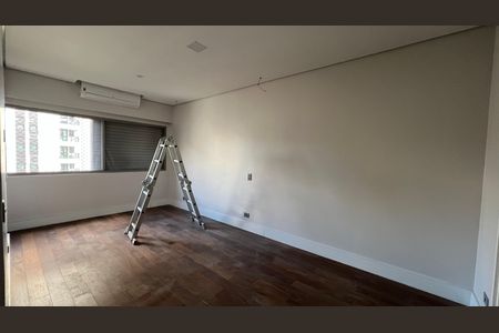 Apartamento à venda com 337m², 4 quartos e 4 vagas Apartamento à venda com 337m², 4 quartos e 4 vagasSuite
