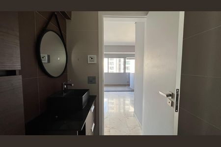 Apartamento à venda com 337m², 4 quartos e 4 vagas Apartamento à venda com 337m², 4 quartos e 4 vagasBanheiro 2
