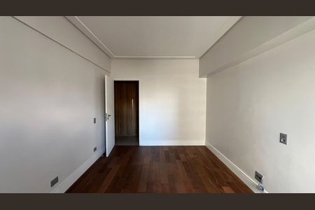 Apartamento à venda com 337m², 4 quartos e 4 vagas Apartamento à venda com 337m², 4 quartos e 4 vagasQuarto 1