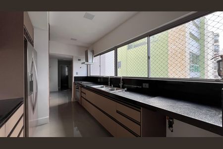 Apartamento à venda com 337m², 4 quartos e 4 vagas Apartamento à venda com 337m², 4 quartos e 4 vagasCozinha 2