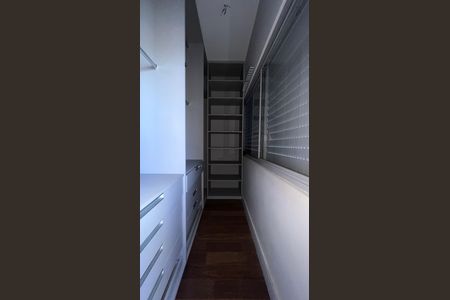Apartamento à venda com 337m², 4 quartos e 4 vagas Apartamento à venda com 337m², 4 quartos e 4 vagasCloset 1 da suite