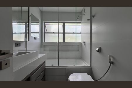 Apartamento à venda com 337m², 4 quartos e 4 vagas Apartamento à venda com 337m², 4 quartos e 4 vagasBanheiro da Suíte