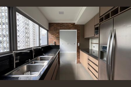 Apartamento à venda com 337m², 4 quartos e 4 vagas Apartamento à venda com 337m², 4 quartos e 4 vagasCozinha 2