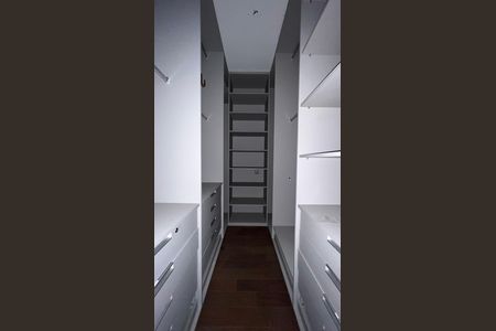 Apartamento à venda com 337m², 4 quartos e 4 vagas Apartamento à venda com 337m², 4 quartos e 4 vagasCloset 2 da suite