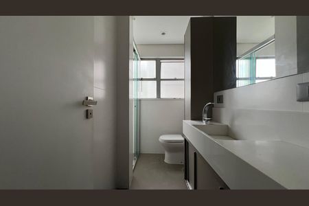 Apartamento à venda com 337m², 4 quartos e 4 vagas Apartamento à venda com 337m², 4 quartos e 4 vagasBanheiro