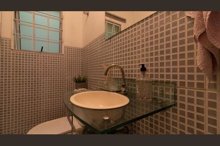 Casa à venda com 240m², 2 quartos e 2 vagas Casa à venda com 240m², 2 quartos e 2 vagasLavabo