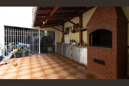 Casa à venda com 240m², 2 quartos e 2 vagas Casa à venda com 240m², 2 quartos e 2 vagasChurrasqueira