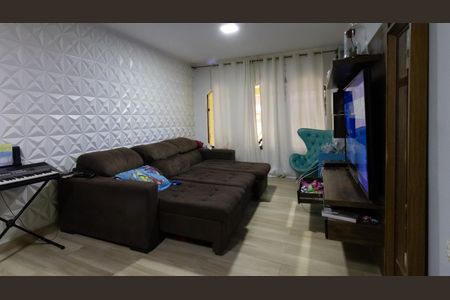 Casa à venda com 240m², 2 quartos e 2 vagas Casa à venda com 240m², 2 quartos e 2 vagasSala