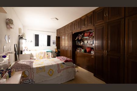 Casa à venda com 240m², 2 quartos e 2 vagas Casa à venda com 240m², 2 quartos e 2 vagasQuarto 2