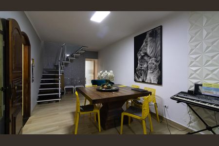 Casa à venda com 240m², 2 quartos e 2 vagas Casa à venda com 240m², 2 quartos e 2 vagasSala