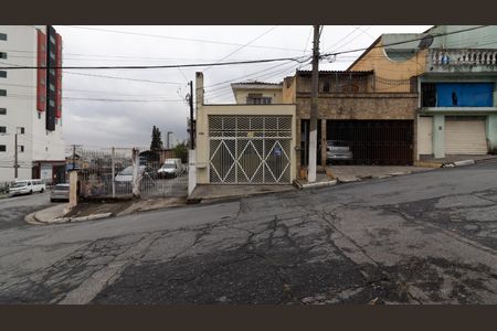 Casa à venda com 240m², 2 quartos e 2 vagas Casa à venda com 240m², 2 quartos e 2 vagasFachada