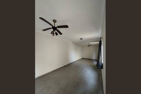 Casa à venda com 312m², 6 quartos e 3 vagas Casa à venda com 312m², 6 quartos e 3 vagasSala