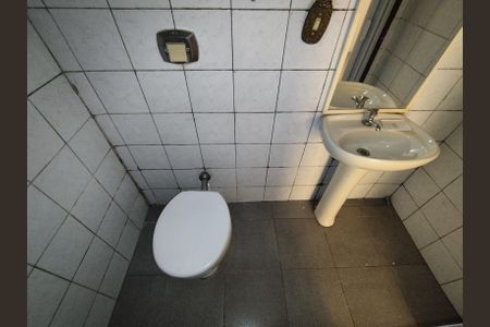 Casa à venda com 312m², 6 quartos e 3 vagas Casa à venda com 312m², 6 quartos e 3 vagasBanheiro de serviço