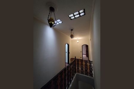 Casa à venda com 312m², 6 quartos e 3 vagas Casa à venda com 312m², 6 quartos e 3 vagasCorredor