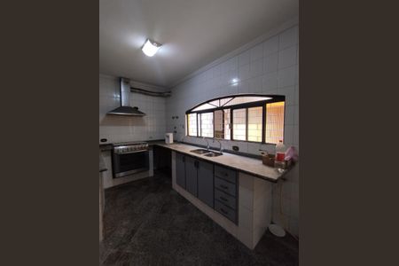 Casa à venda com 312m², 6 quartos e 3 vagas Casa à venda com 312m², 6 quartos e 3 vagasCozinha - Armários