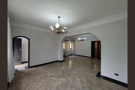 Casa à venda com 312m², 6 quartos e 3 vagas Casa à venda com 312m², 6 quartos e 3 vagasSala