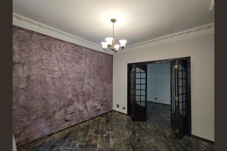 Casa à venda com 312m², 6 quartos e 3 vagas Casa à venda com 312m², 6 quartos e 3 vagasSala de TV