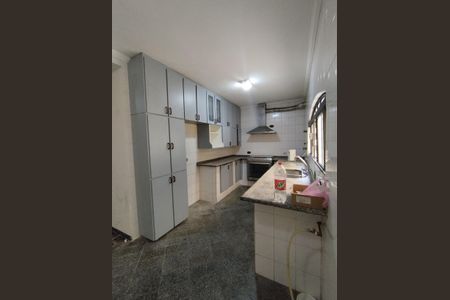 Casa à venda com 312m², 6 quartos e 3 vagas Casa à venda com 312m², 6 quartos e 3 vagasCozinha - Armários