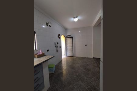 Casa à venda com 312m², 6 quartos e 3 vagas Casa à venda com 312m², 6 quartos e 3 vagasCozinha - Armários