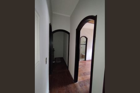 Casa à venda com 312m², 6 quartos e 3 vagas Casa à venda com 312m², 6 quartos e 3 vagasCorredor