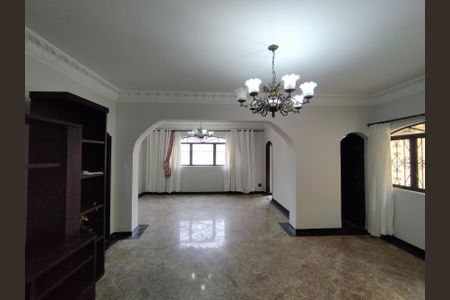 Casa à venda com 312m², 6 quartos e 3 vagas Casa à venda com 312m², 6 quartos e 3 vagasSala